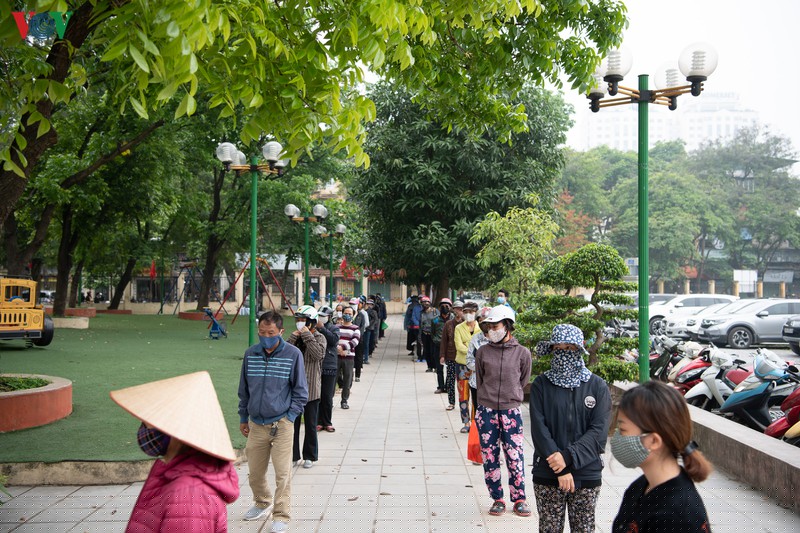 ha noi tiep tuc cach ly xa hoi, nguoi ra duong van con dong hinh 19