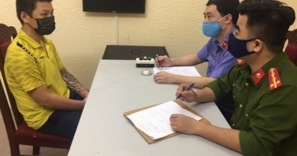 Bắt giữ thanh niên không đeo khẩu trang còn lao vào bóp cổ cán bộ công an