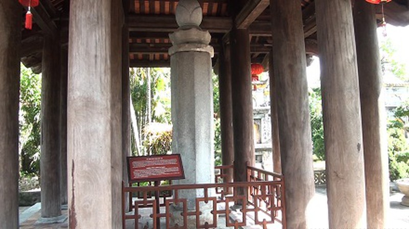 Cận cảnh cột kinh bằng đá - bảo vât quốc gia đầu tiên được công nhận tại tỉnh Ninh Bình.