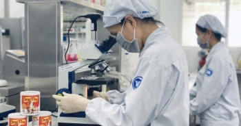 Ngành sữa đón tin vui giữa đại dịch, Vinamilk xuất lô sữa đặc đầu tiên sang Trung Quốc