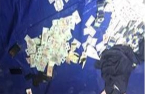 Bắt nhóm đánh bạc thu giữ gần 130 triệu và nhiều tang vật