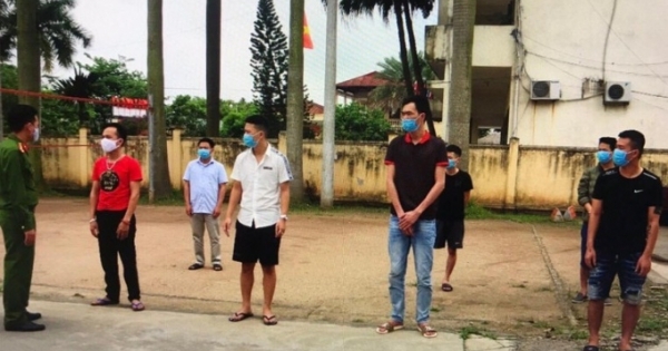 Hải Dương: Bắt xới bạc "khủng" thu giữ 4 ô tô và hơn 300 triệu