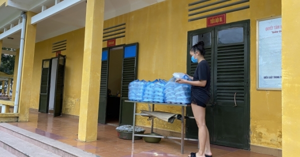 Hy sinh thầm lặng vì cuộc chiến không súng đạn với "giặc" Covid-19