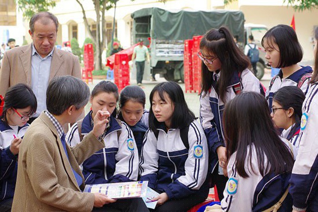 Học sinh tham gia ngày hội tư vấn tuyển sinh vào đại học