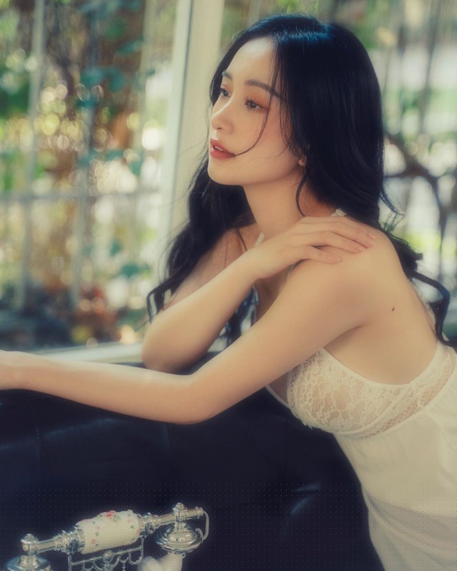 Jun Vũ nóng bỏng, tròn đầy trong bộ ảnh đồ ngủ ‘không nội y’ - ảnh 4