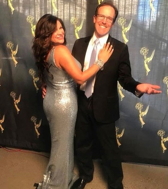 Melinda chụp ảnh cùng chồng