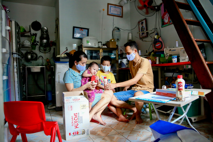 Gia đình chị Hằng, anh Hưng.