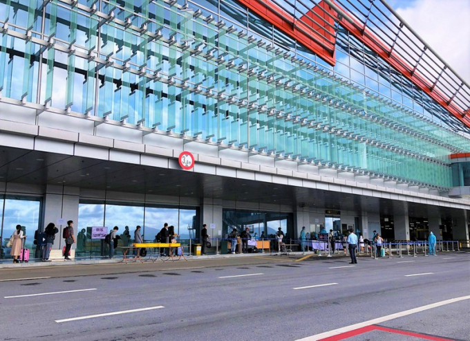 van-don-don-khach-tu-nhat-theo-quy-trinh-khep-kin-ngoai-nha-ga