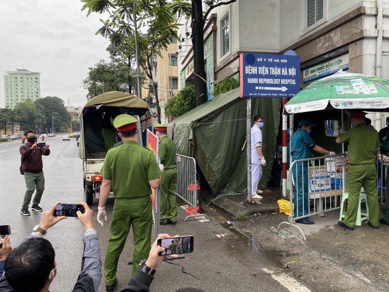 Bệnh viện Thận Hà Nội có địa chỉ tại số 70 đường Nguyễn Chí Thanh, phường Láng Thượng, quận Đống Đa, Hà Nội.