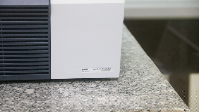 Giá 1,4 tỷ đồng, máy phục vụ xét nghiệm COVID-19 của Đà Nẵng hoạt động như thế nào?  - ảnh 3