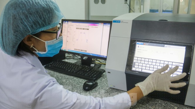 Giá 1,4 tỷ đồng, máy phục vụ xét nghiệm COVID-19 của Đà Nẵng hoạt động như thế nào?  - ảnh 6