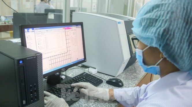 Giá 1,4 tỷ đồng, máy phục vụ xét nghiệm COVID-19 của Đà Nẵng hoạt động như thế nào?  - ảnh 7