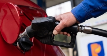 Giá xăng, dầu đồng loạt giảm nhẹ từ 15h hôm nay