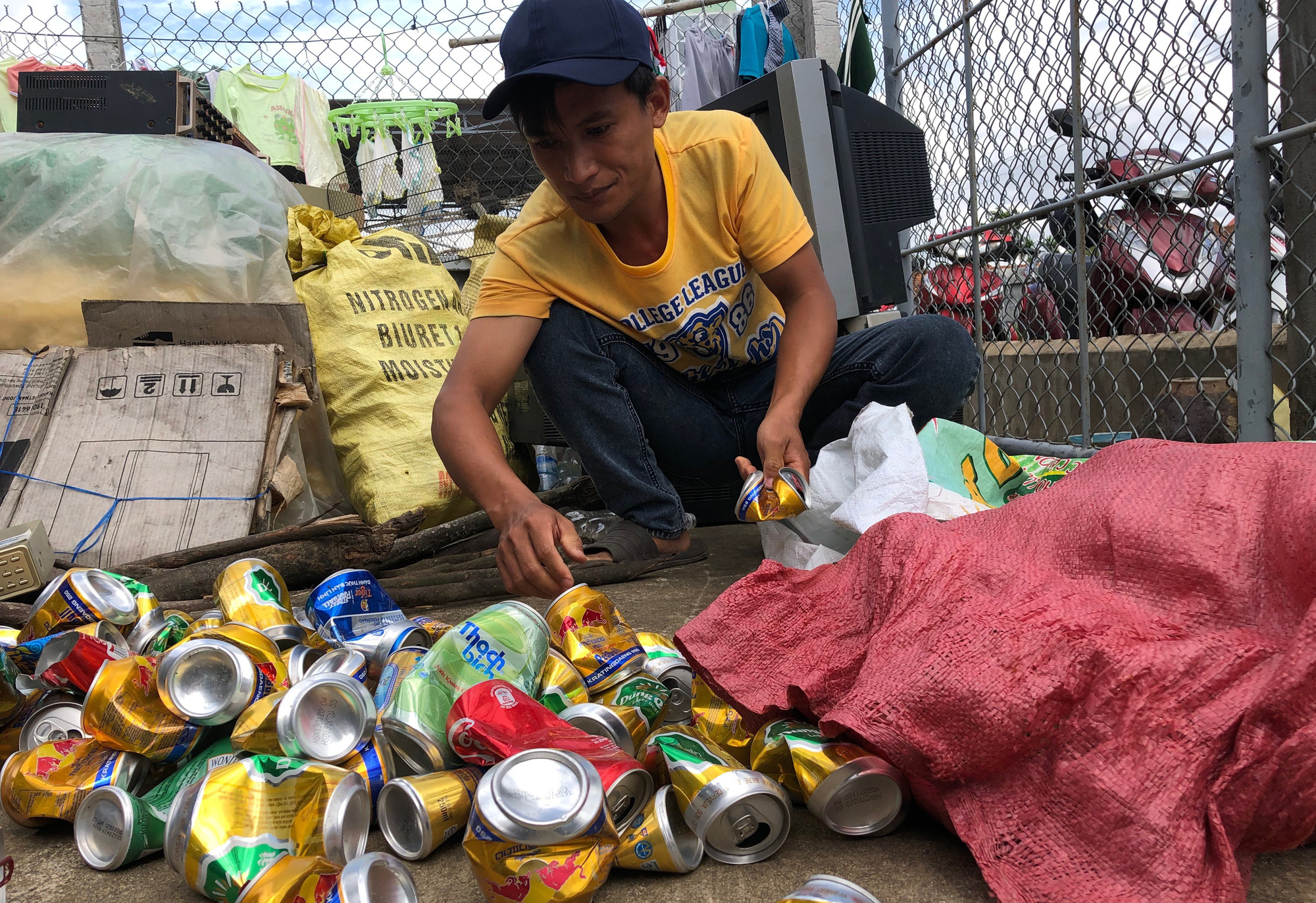 Tuy&ecirc;n dương anh ve chai ngh&egrave;o trả lại 180 triệu đồng v&agrave; 1,3 lượng v&agrave;ng - Ảnh 2.