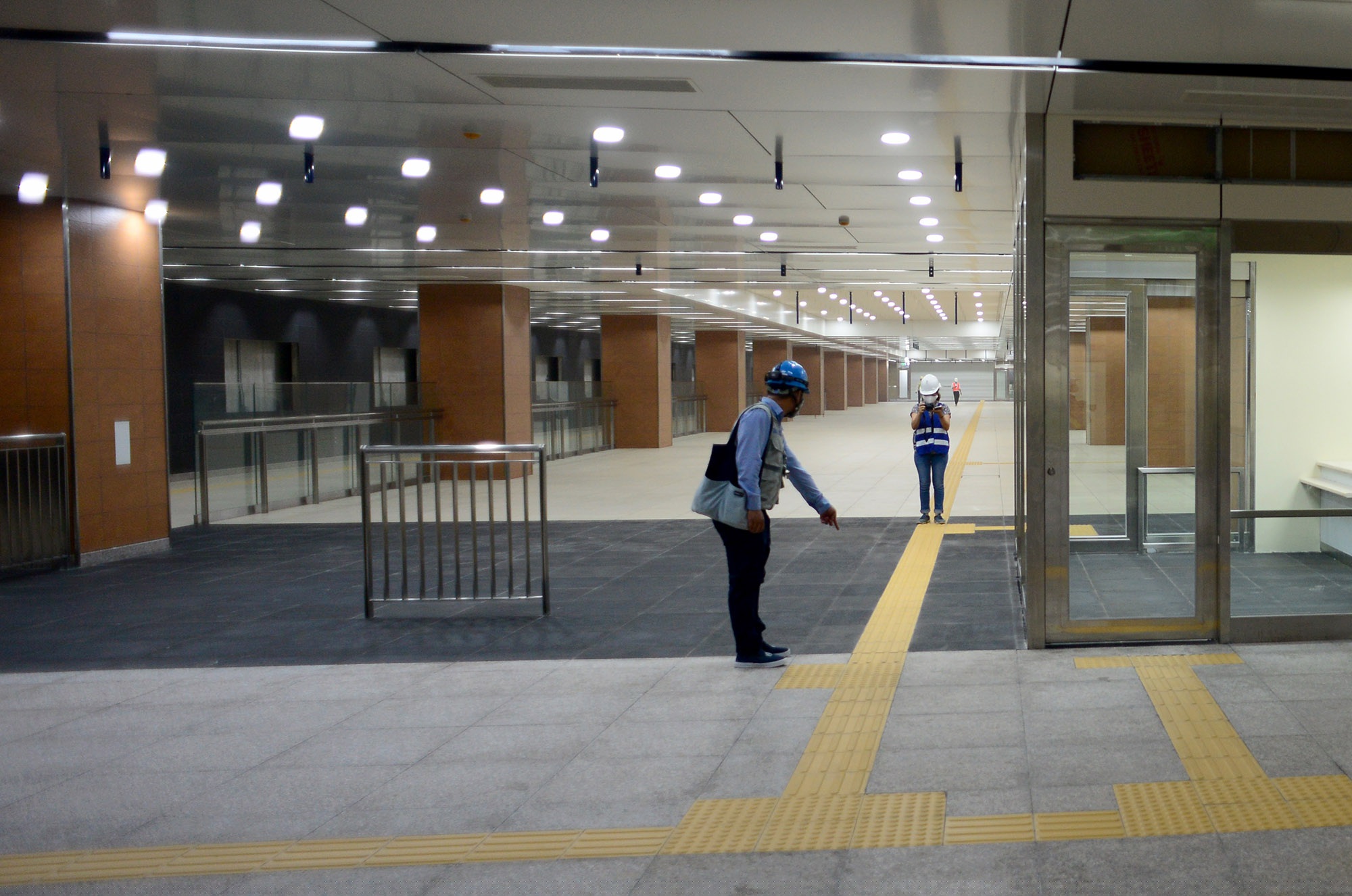 Vạch sơn màu vàng có gờ tạo ma sát là lối đi dành cho người khuyết tật