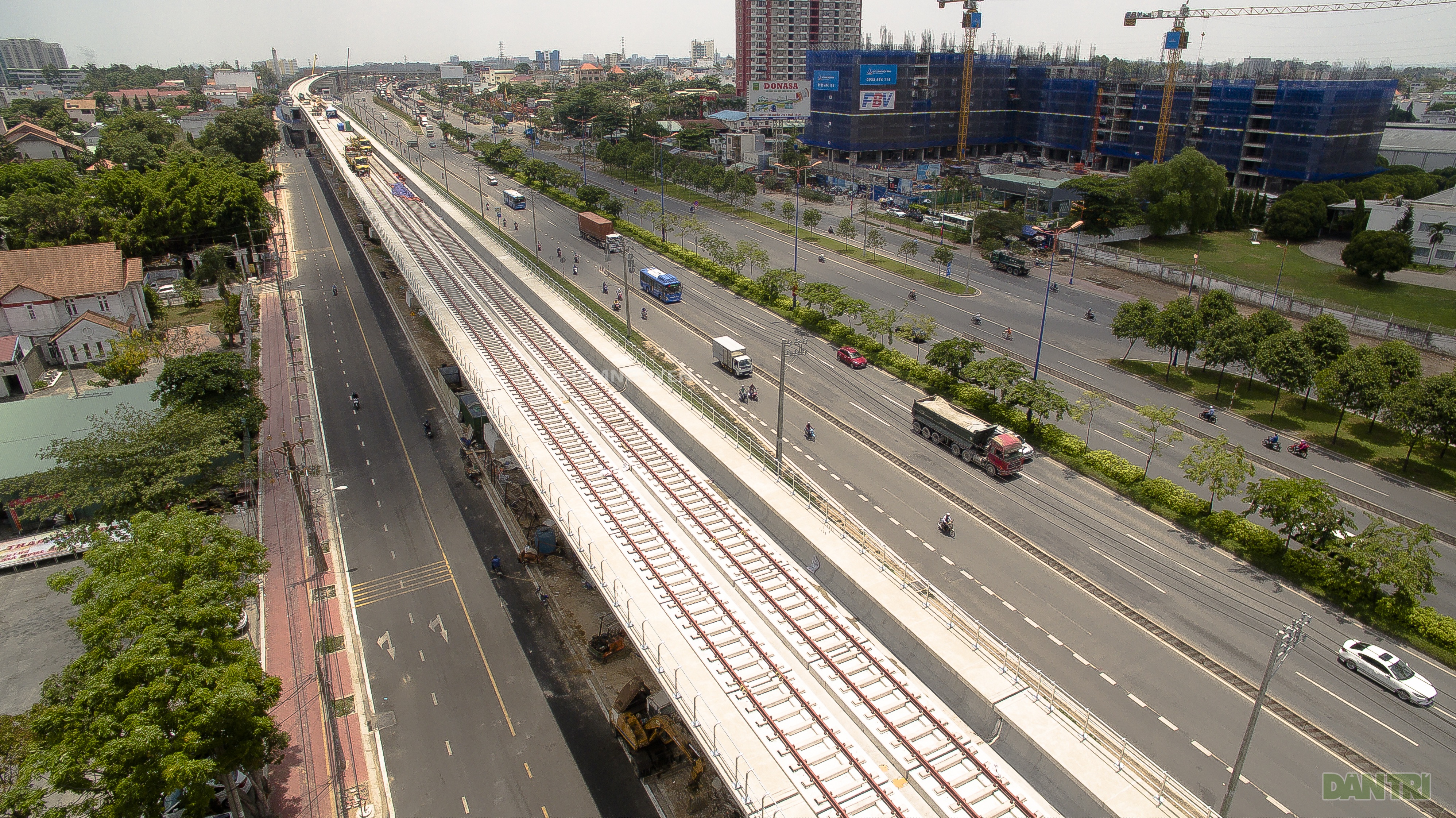 Hướng tuyến metro 1: Bến Thành (tại Quảng trường Quách Thị Trang) - Lê Lợi - Nguyễn Siêu - Ngô Văn Năm - Tôn Đức Thắng - Ba Son - Nguyễn Hữu Cảnh - Văn Thánh - Điện Biên Phủ - cầu Sài Gòn - xa lộ Hà Nội và kết thúc tại Depot Long Bình, quận 9, rộng 20ha (ảnh: Phạm Nguyễn)
