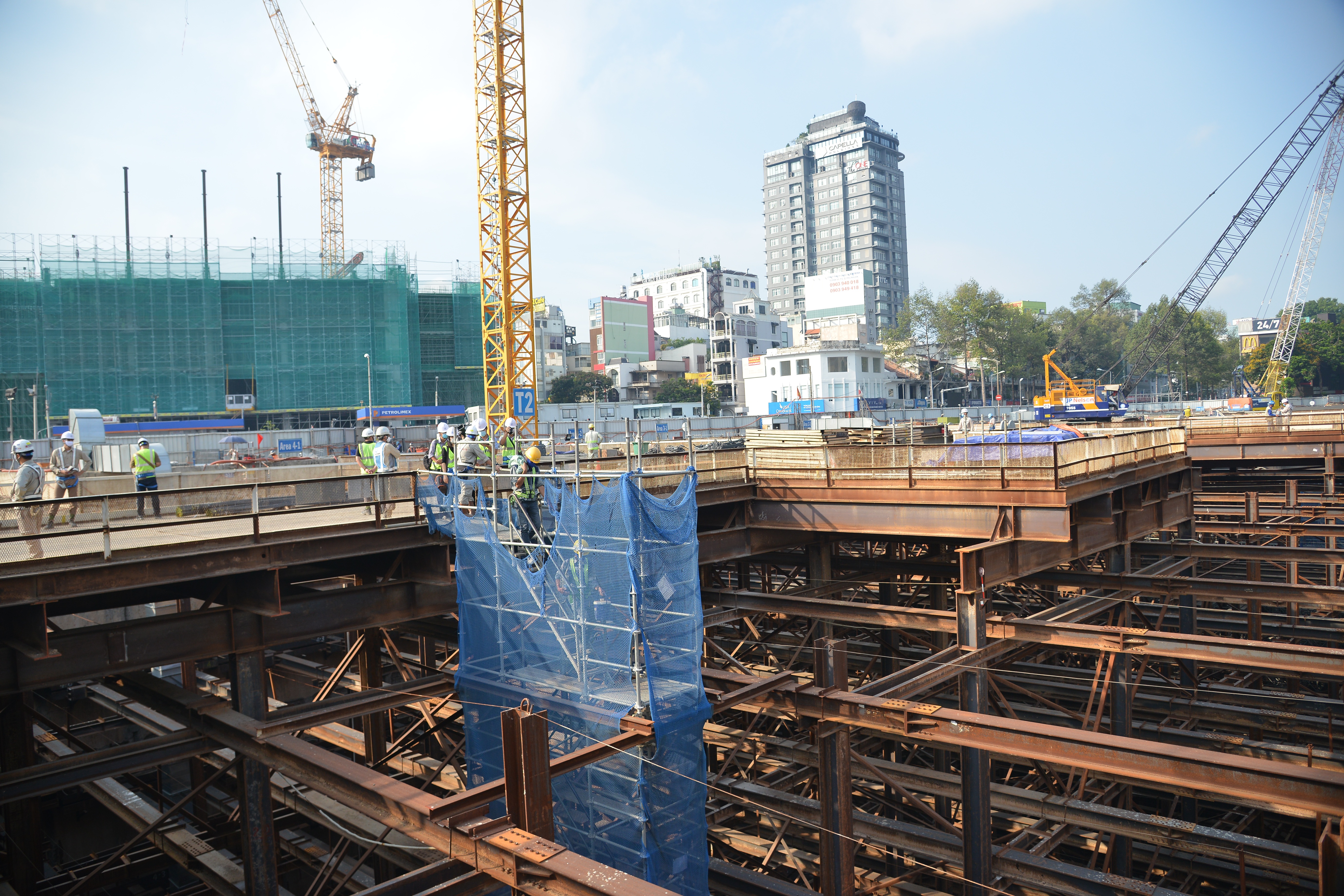 Gói thầu CP1a  - đoạn ngầm từ ga Bến Thành đến ga Nhà hát Thành phố - khởi công tháng 11/2016 (ảnh ga Bến Thành: MAUR)