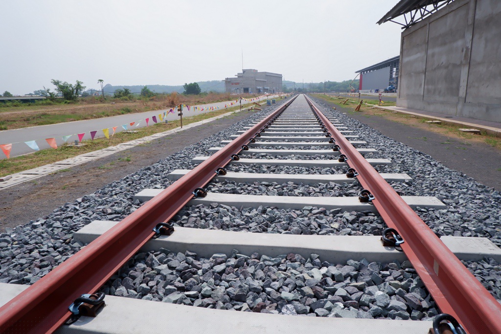 Ban Quản lý Đường sắt đô thị TP sẽ phối hợp với đơn vị liên quan tăng tốc thi công các hạng mục tiếp theo của dự án như: lắp đặt đường ray, hệ thống cơ điện, thông tin tín hiệu... trên toàn tuyến và lắp đặt trang thiết bị, hoàn thiện các nhà ga, đảm bảo hoàn thành 85% khối lượng toàn dự án trong năm 2020, phấn đấu vận hành khai thác tuyến metro đầu tiên vào cuối năm sau