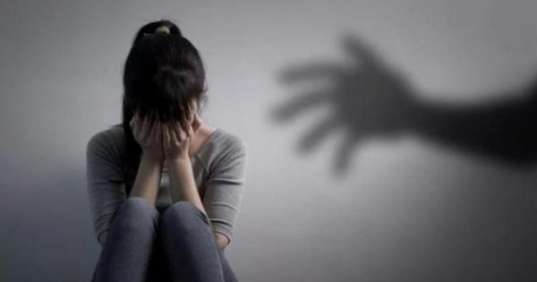 Bà mẹ nhẫn tâm bán trinh con gái 13 tuổi cho bác sỹ