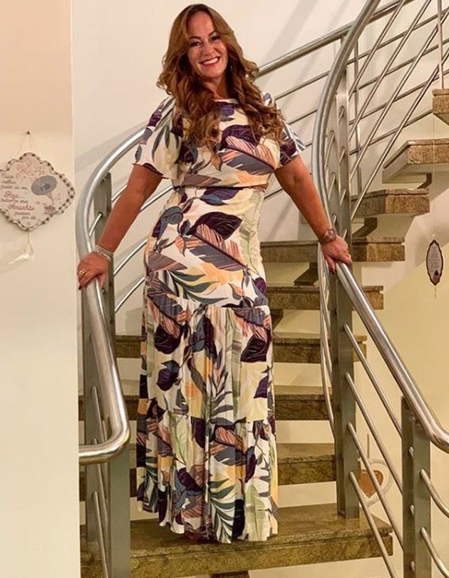 Dù được con trai ủng hộ, mẹ Neymar vẫn phải nói lời chia tay với tình trẻ