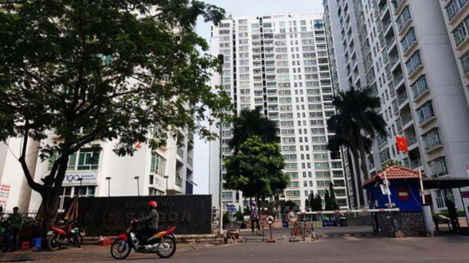 Chung cư New Saigon, nơi &ocirc;ng B&ugrave;i Quang T&iacute;n tử vong. Ảnh Thanh ni&ecirc;n.