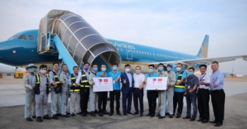 Ông Johnathan Hạnh Nguyễn tặng 750.000 khẩu trang, 16.500 bộ bảo hộ chống Covid-19 cho Philippines