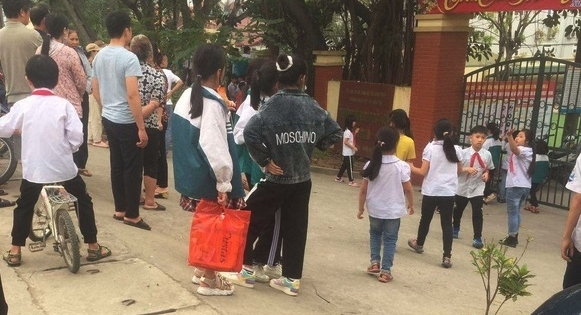 Nam sinh lớp 9 đâm bạn tử vong tại đám cưới