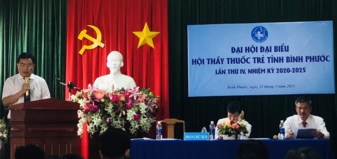 Anh Văn Thanh Bình - Chủ tịch Hội Thầy thuốc trẻ tỉnh khóa IV phát biểu tại Đại hội.