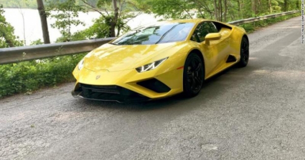 Không thể đi du lịch vì COVID-19, giới siêu giàu "đổ tiền" vào xe sang