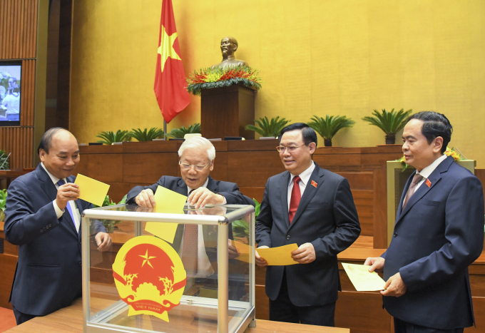 Các đồng chí lãnh đạo Đảng, Nhà nước bỏ phiếu bầu Thủ tướng Chính phủ tại kỳ họp thứ 11 Quốc hội khoá XIV, ngày 05/4/2021