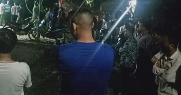 Cả khu dân cư hốt hoảng phát hiện cô gái trẻ "cháy như ngọn đuốc"