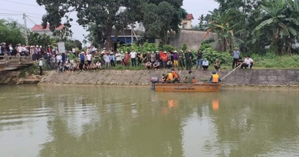 Cùng bạn tắm kênh, học sinh lớp 6 ở Nghệ An bị nước cuốn mất tích