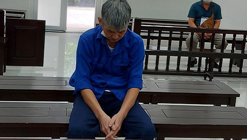 Bị c&aacute;o H&ugrave;ng tại t&ograve;a.