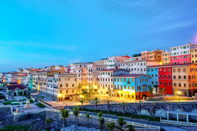 Nam Ph&uacute; Quốc sở hữu &ldquo;bộ sưu tập&rdquo; nh&agrave; phố thương mại, với nhiều d&ograve;ng sản phẩm thỏa m&atilde;n nhu cầu đa dạng của kh&aacute;ch h&agrave;ng.