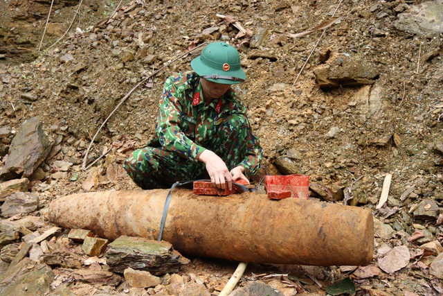 Quả bom nặng tới 115 kg còn nguyên kíp nổ