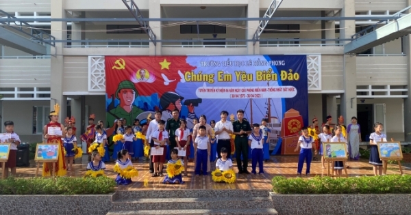 Tuyên truyền về biển, đảo cho học sinh biên giới