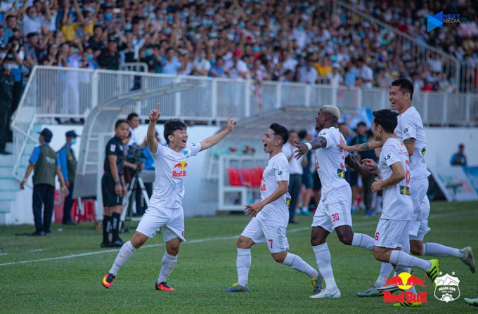 SVĐ Pleiku lu&ocirc;n kín khán giả khi HAGL thi đ&acirc;́u