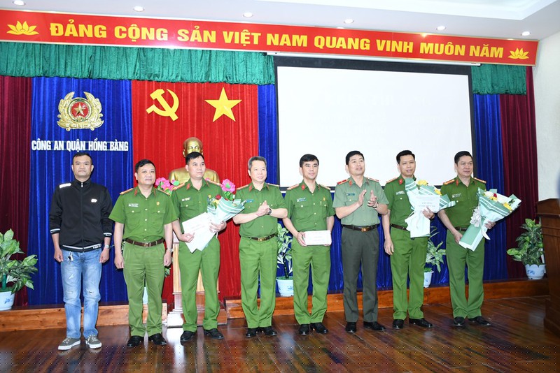  Ban chuyên án được khen thưởng, động viên.
