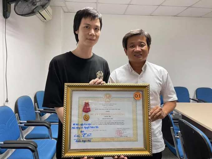 Ông Đoàn Ngọc Hải tặng lại Huân chương Lao động hạng Ba cho người khác để lấy tiền từ thiện