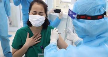 Bộ Y tế phân bổ 65.000 liều vắc xin COVID-19 cho công an, quân đội