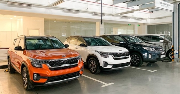 Thị trường ô tô khởi sắc, ngóng chờ "bom tấn"