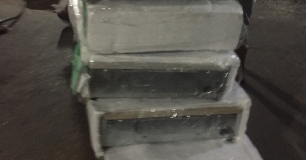 Phát hiện, thu giữ nhiều bếp gas và dao Thái nghi vấn hàng lậu