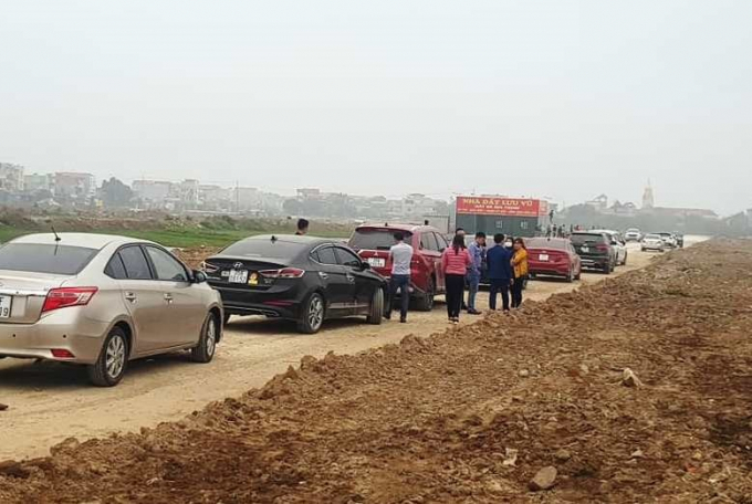 Người dân tại nhiều địa phương quay cuồng trong cơn sốt đất. Ảnh minh họa