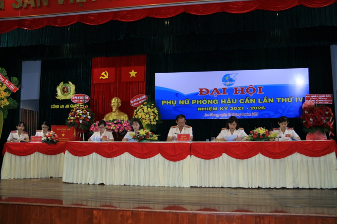 5544b7cff8360a685327