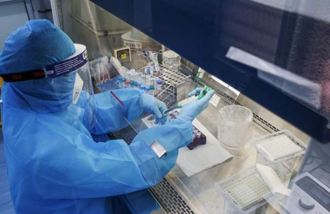 CDC Nghệ An xét nghiệm, lấy mẫu