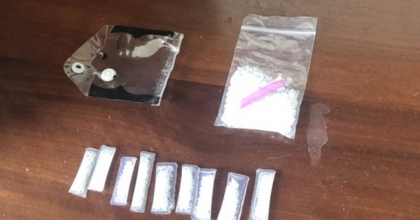 Bắt quả tang 2 cặp nam nữ chơi ma túy trong khách sạn