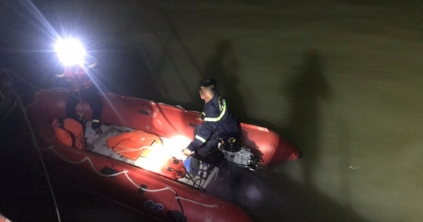 Để lại chiếc xe máy, nam thanh niên nghi gieo mình xuống sông Lam tự vẫn