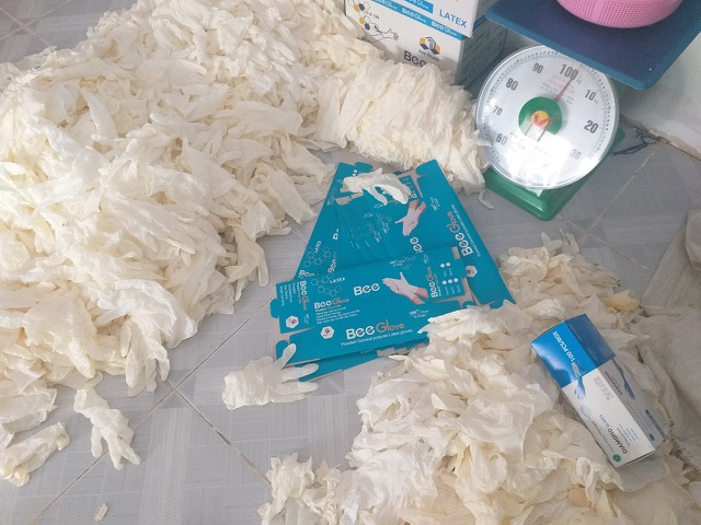 Số h&agrave;ng h&oacute;a c&oacute; dấu hiệu vi phạm.