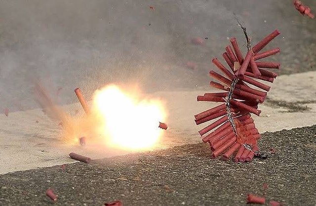 TP HCM: Đốt pháo hoa nổ, người đàn ông bị xử phạt hành chính