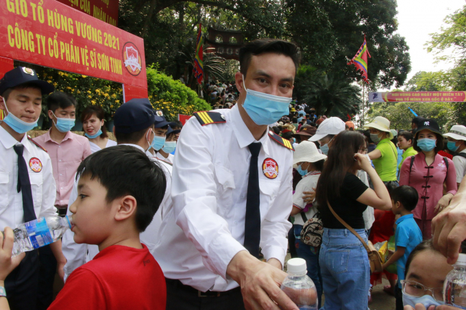 Anh Trần Kim Sơn – Giám đốc Công ty cổ phần vệ sĩ Sơn Tinh là người con đất tổ, rất vui mừng vì góp chút công sức nhỏ bé của mình vào để đảm bảo an ninh cho ngày lễ hội